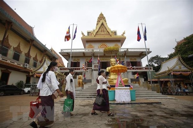 vietnam provides more aid for cambodia to fight covid-19 picture 1