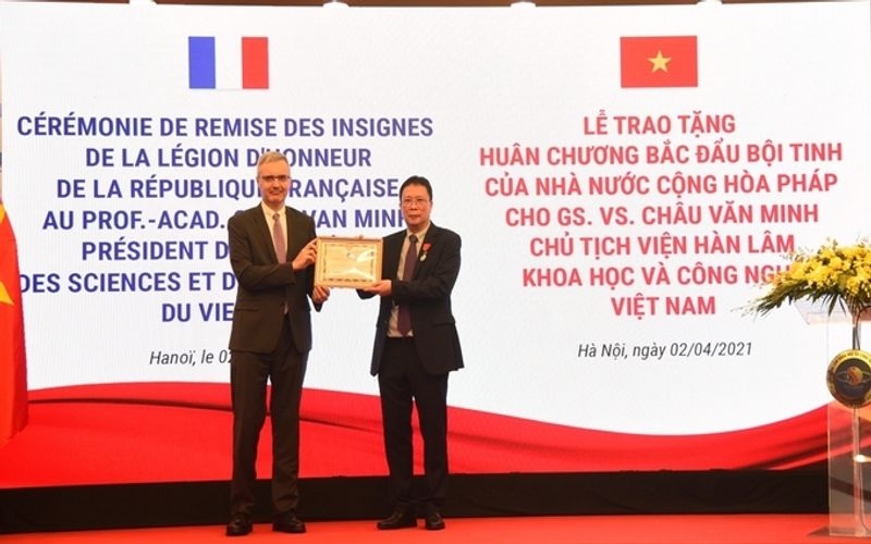 vietnamese professor awarded france s legion of honor picture 1