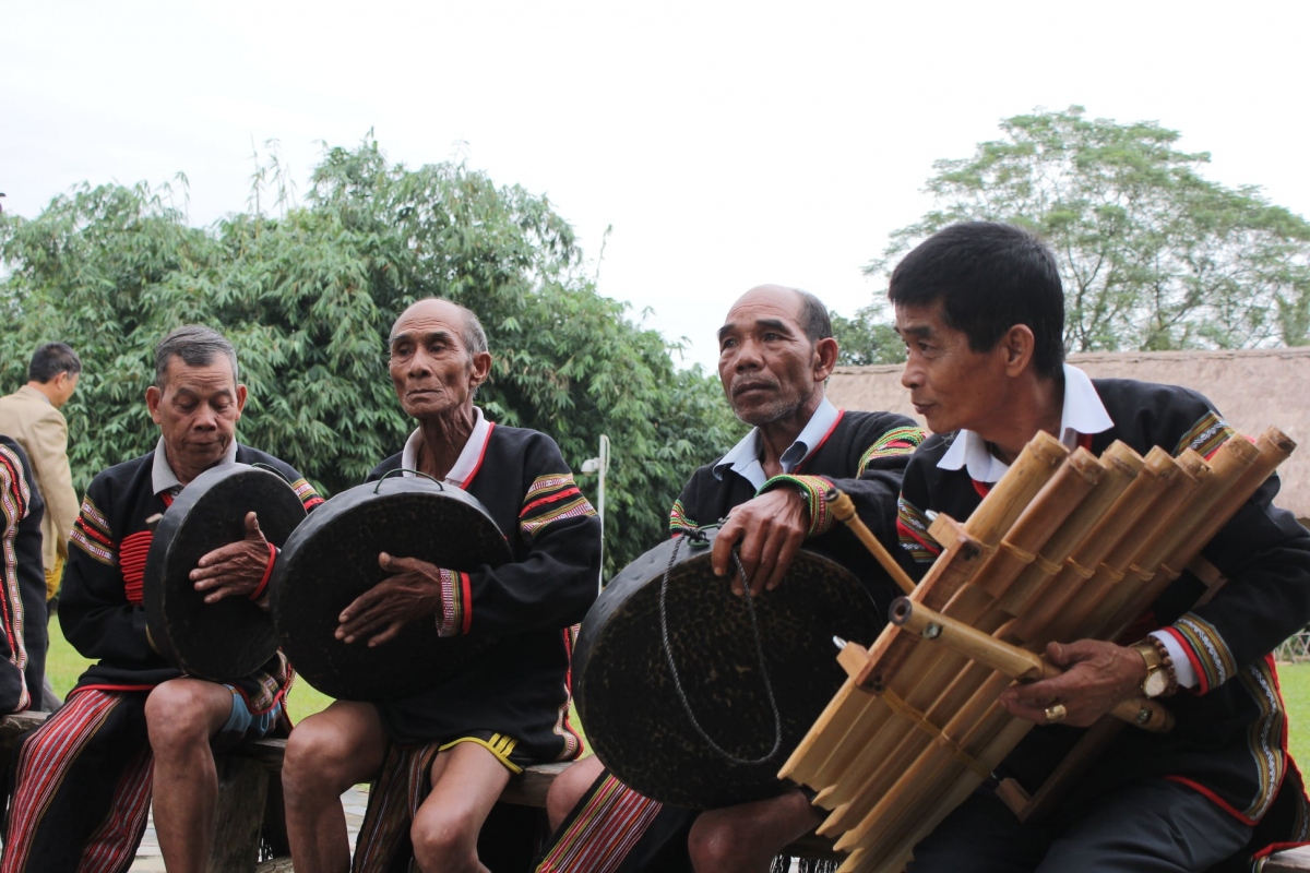 trinh dien cong chieng tay nguyen, ca tru, nha nhac cung dinh hue tai ha noi hinh anh 1