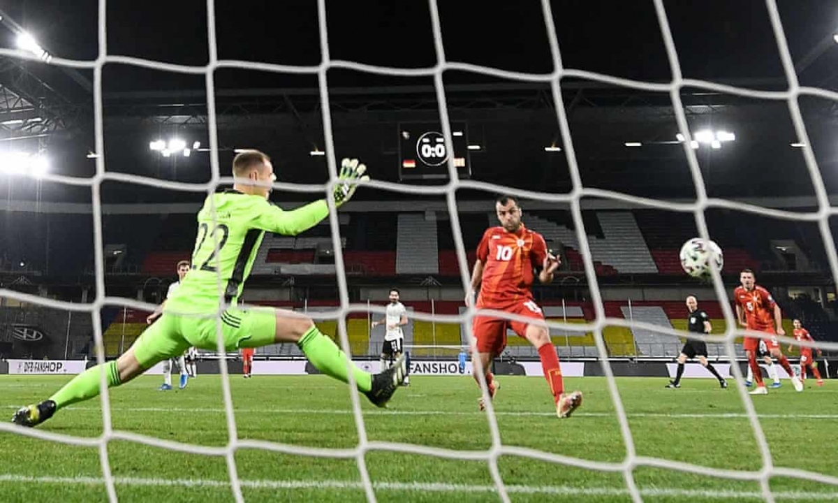 Pandev ghi bàn mở tỷ số ngay trước giờ nghỉ. (Ảnh: Getty)
