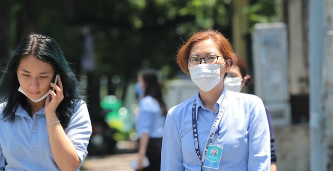 hcm city fines people without face masks picture 1