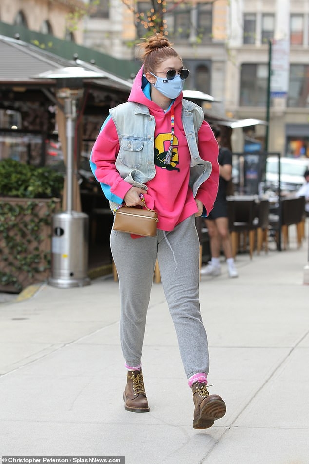 sieu mau gigi hadid tre trung di dao pho hinh anh 2