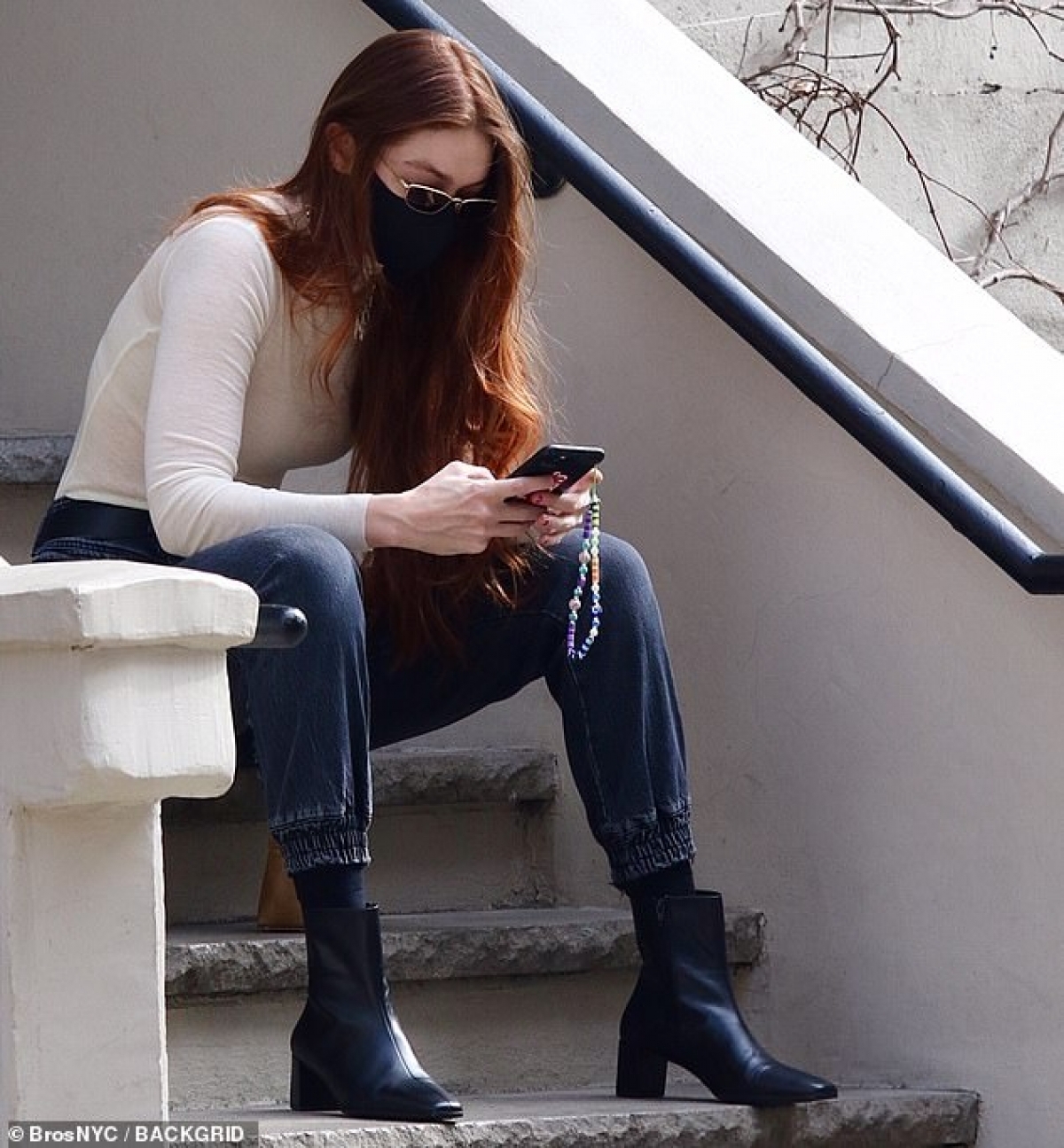 sieu mau gigi hadid tre trung di dao pho hinh anh 3