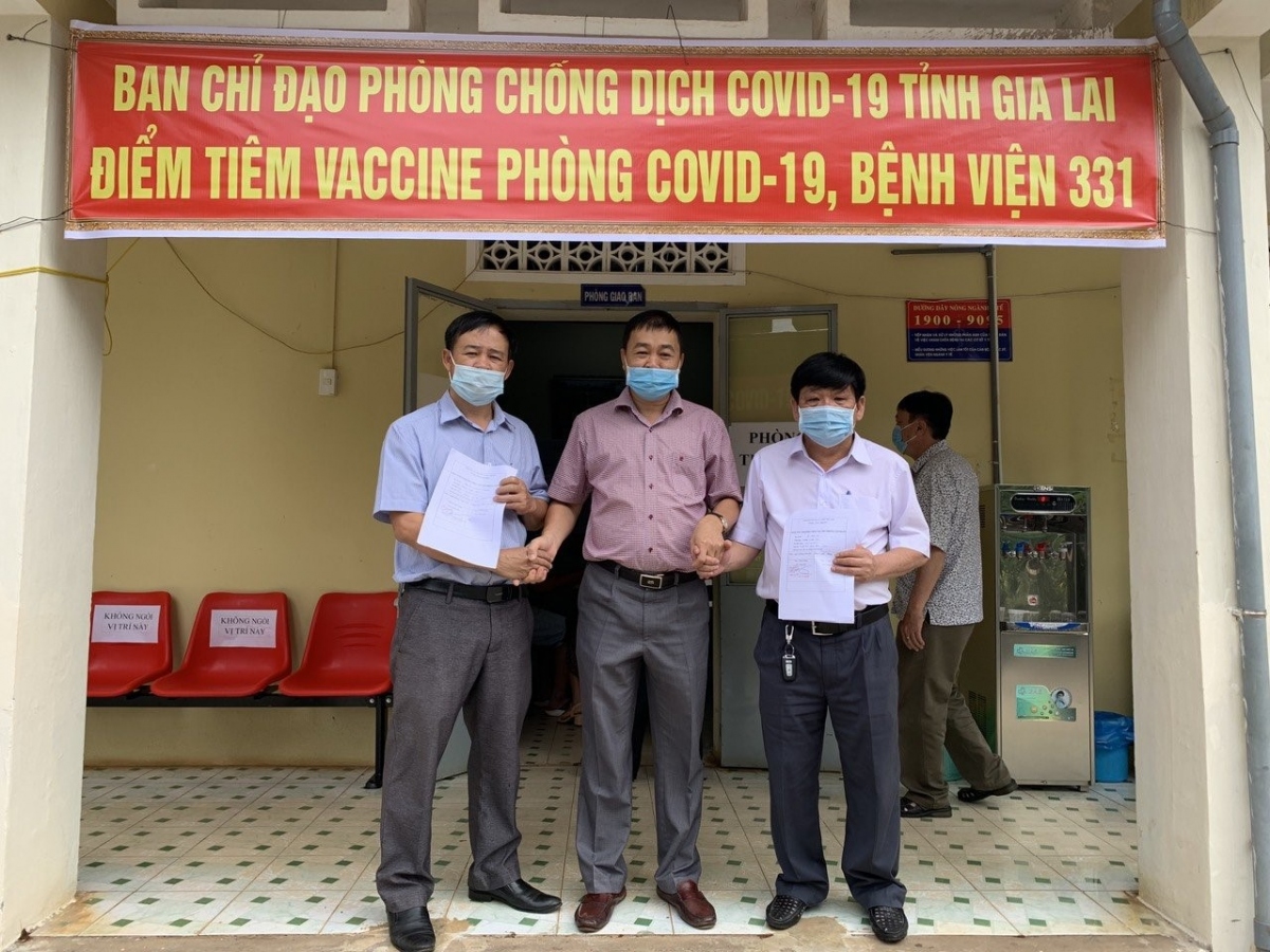 hon 2.000 nhan vien san bay tan son nhat, pleiku duoc tiem vaccine phong covid-19 hinh anh 5