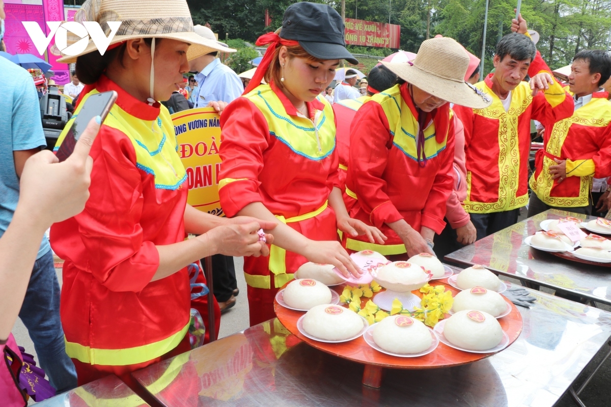 traditional cake making contest held to commemorate hung kings picture 10