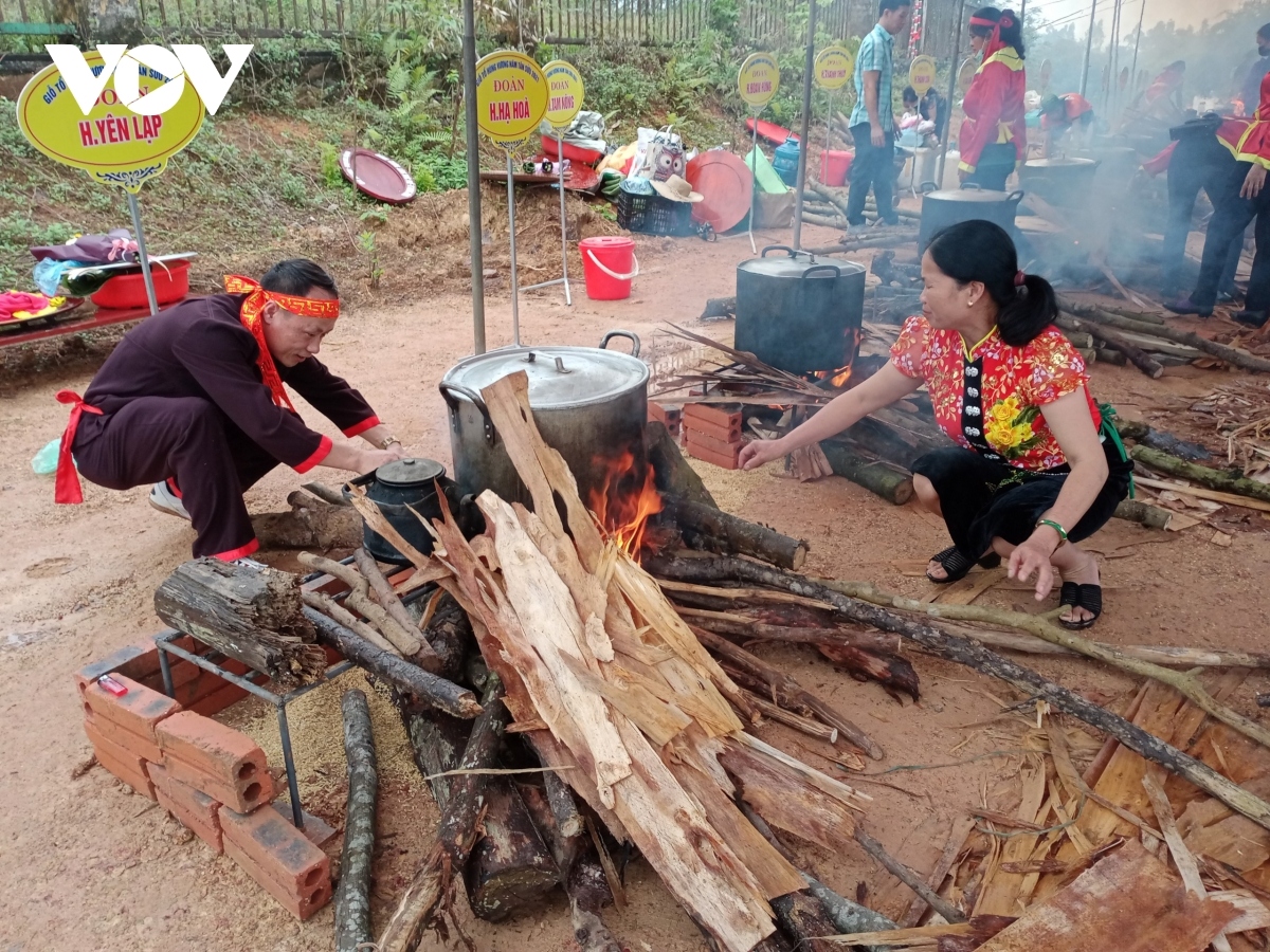 traditional cake making contest held to commemorate hung kings picture 4