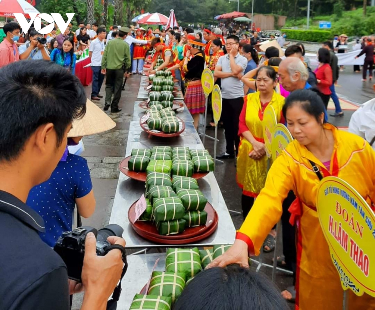 traditional cake making contest held to commemorate hung kings picture 5