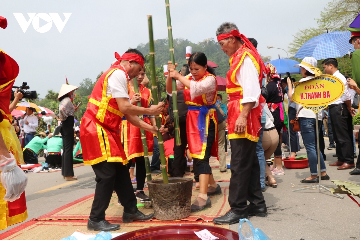 traditional cake making contest held to commemorate hung kings picture 6