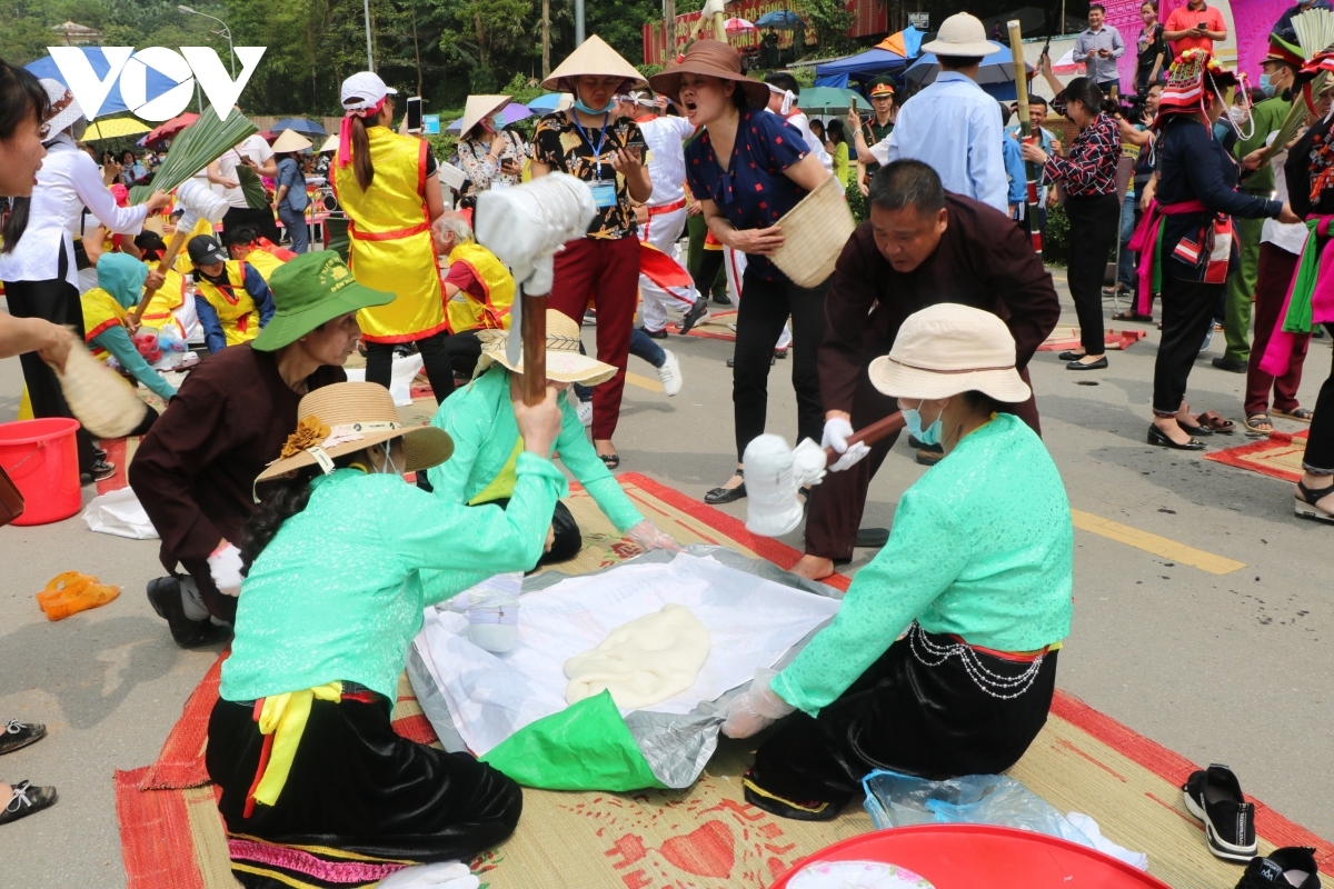 traditional cake making contest held to commemorate hung kings picture 8