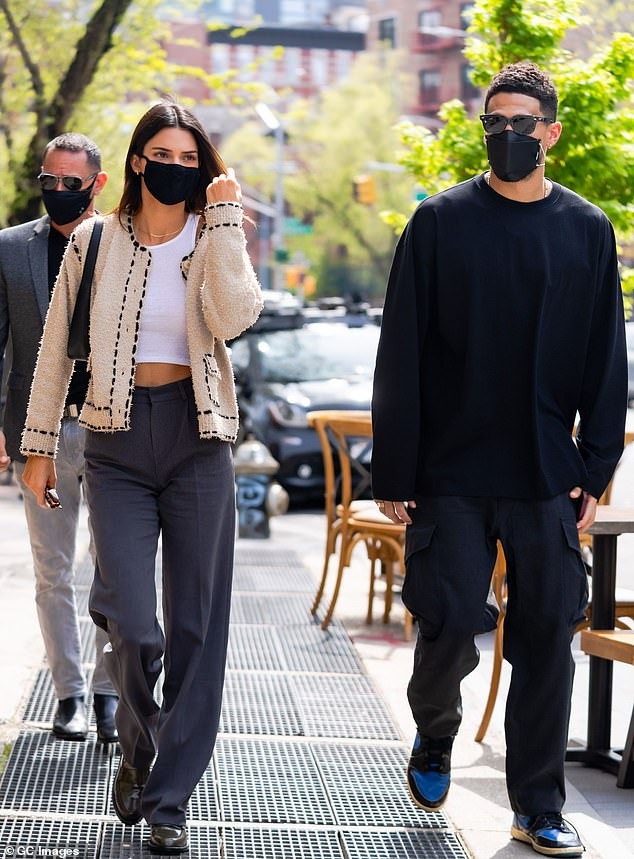 kendall jenner goi cam di dao pho cung ban trai hinh anh 1