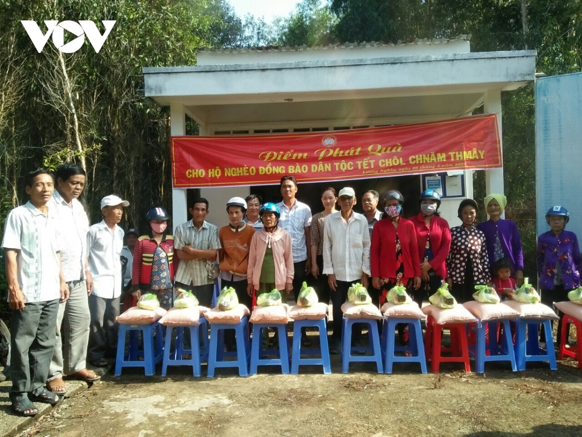 southern khmer people enjoy traditional chol chnam thmay picture 14