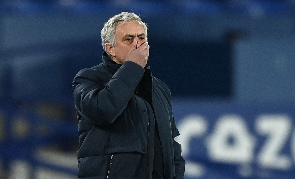 CHÍNH THỨC: Tottenham sa thải HLV Mourinho