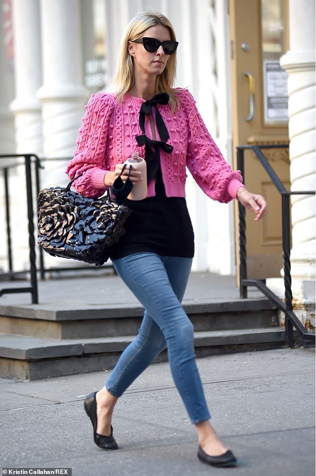 nicky hilton de mat moc, voi va di cong viec o new york hinh anh 1
