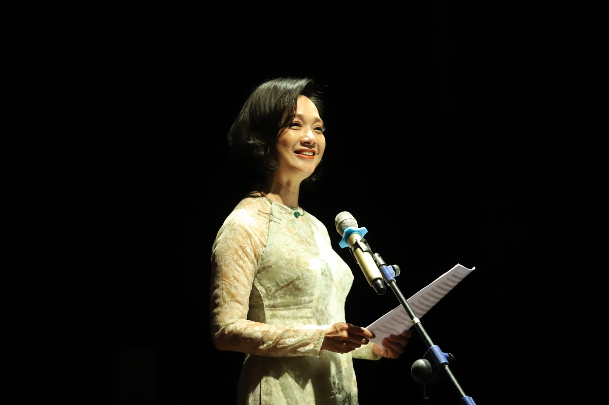  NSND Lê Khanh chia sẻ những kỷ niệm cùng cố nhà thơ Lưu Quang Vũ.