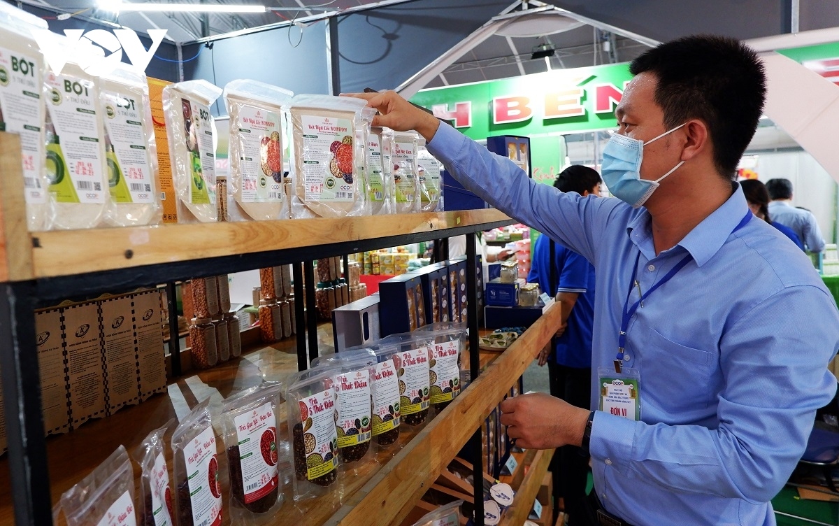 ocop trade fair promotes product brands picture 9