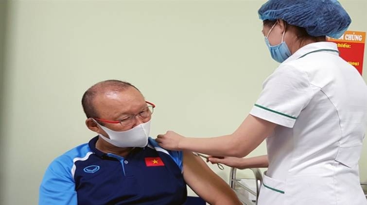 Chief coach Park Hang-seo vaccinated against COVID-19