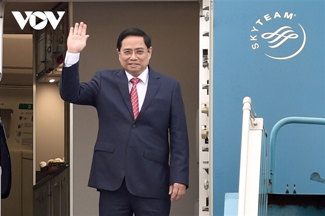 pm chinh leaves hanoi for asean summit in jakarta picture 1