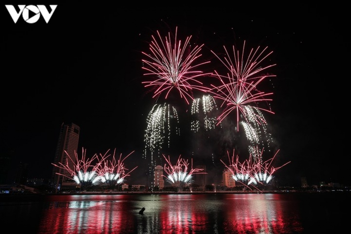 localities plan low-range fireworks shows on national reunification day picture 1