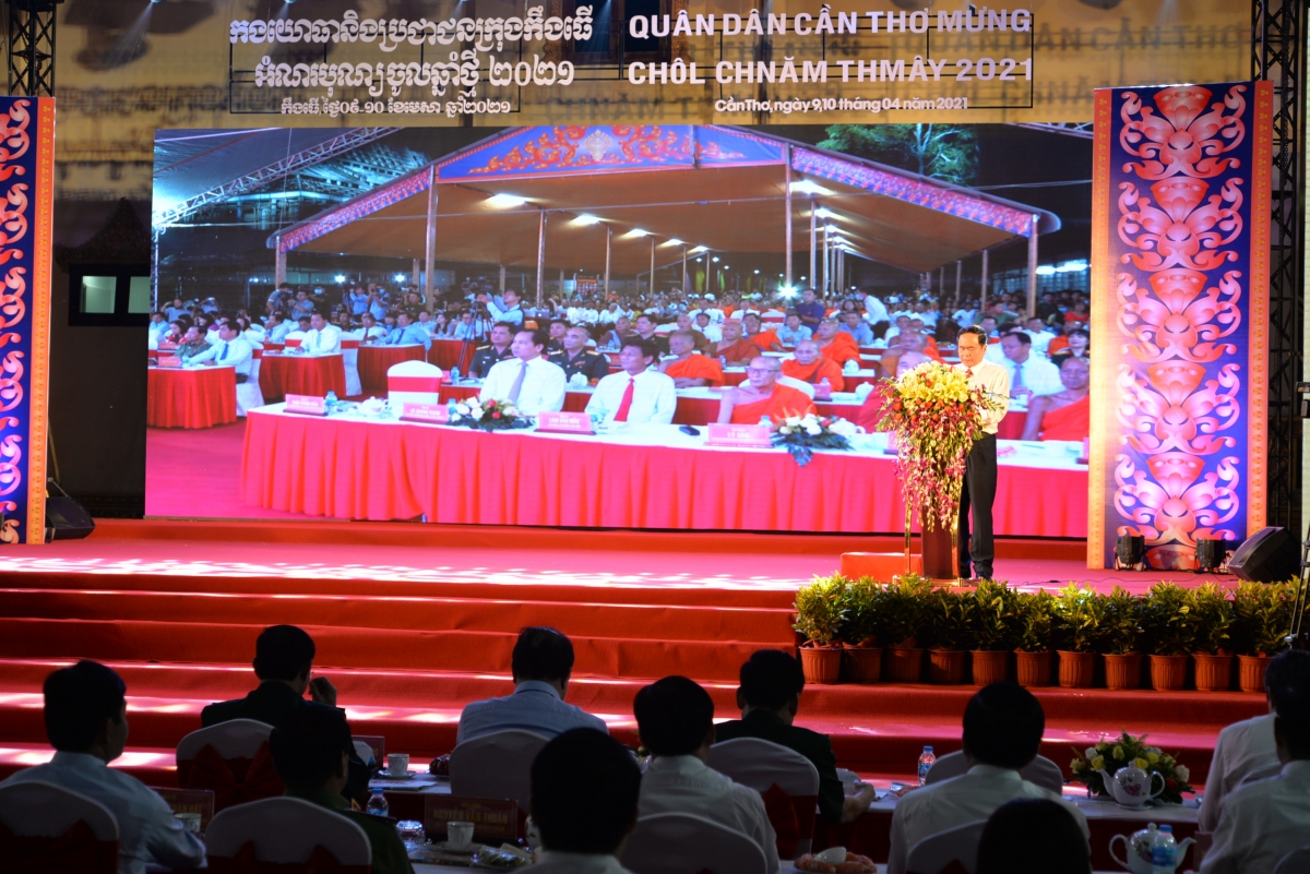 Phó Chủ tịch Thường trực Quốc hội Trần Thanh Mẫn dự Tết Quân dân
mừng Chôl Chnăm Thmây.