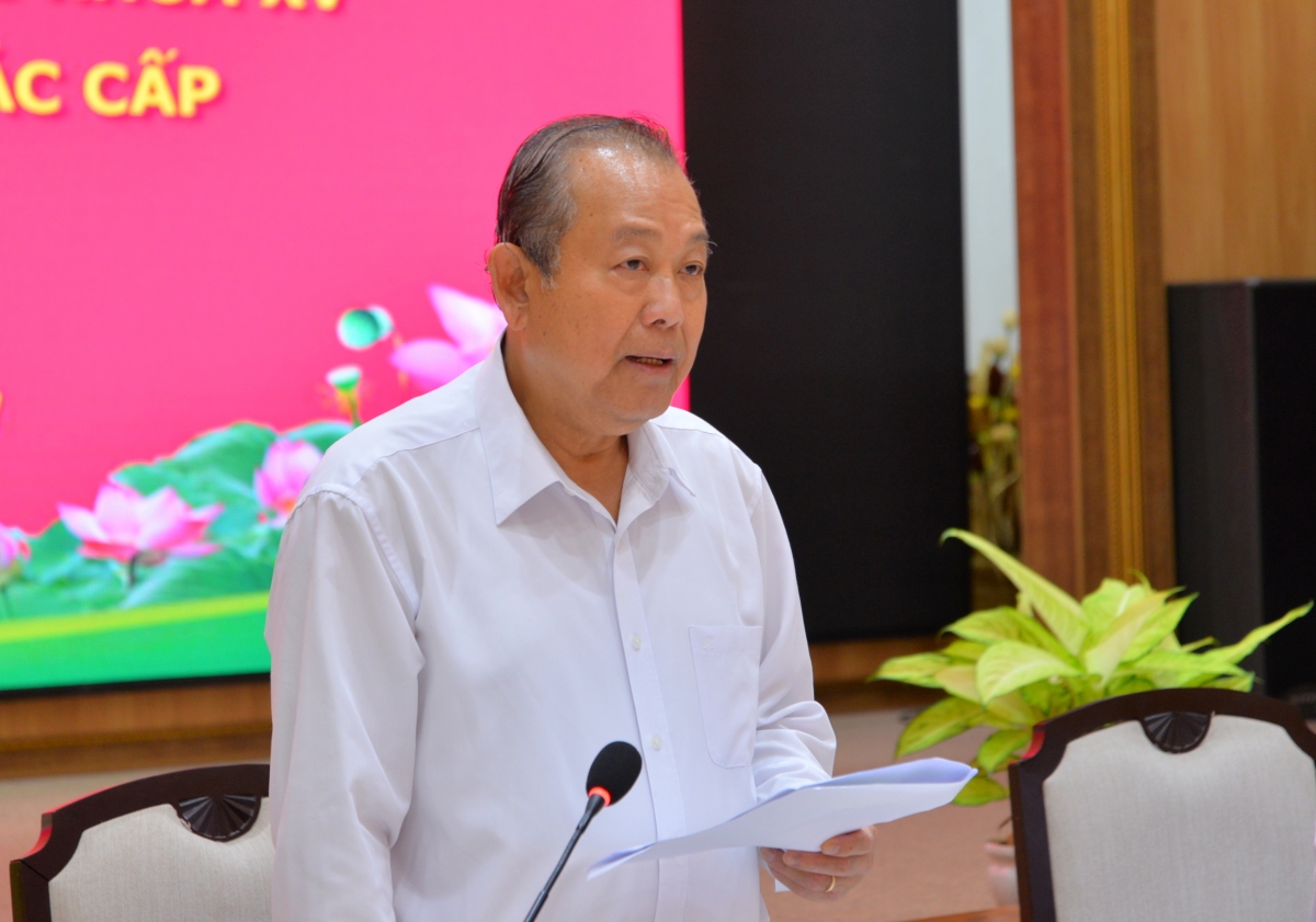 Phó Thủ tướng Trương Hòa Bình kiểm tra công tác bầu cử tại Đồng Tháp