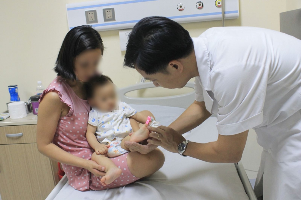 hanoi endures sharp rise in hand-foot-mouth disease cases picture 1