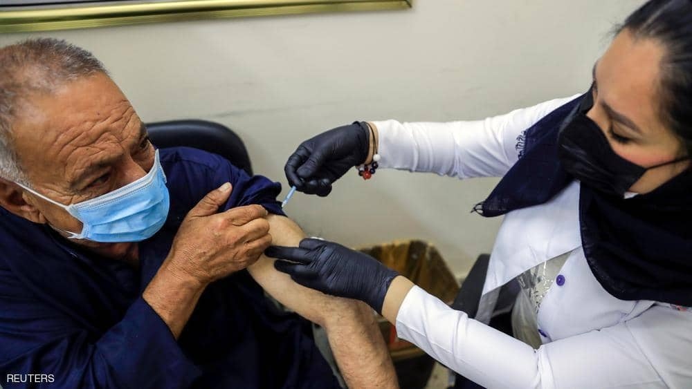 Iraq đã triển khai tiêm chủng vaccine ngừa Covid-19 cho khoảng 274.000 người (Ảnh: Reuters)