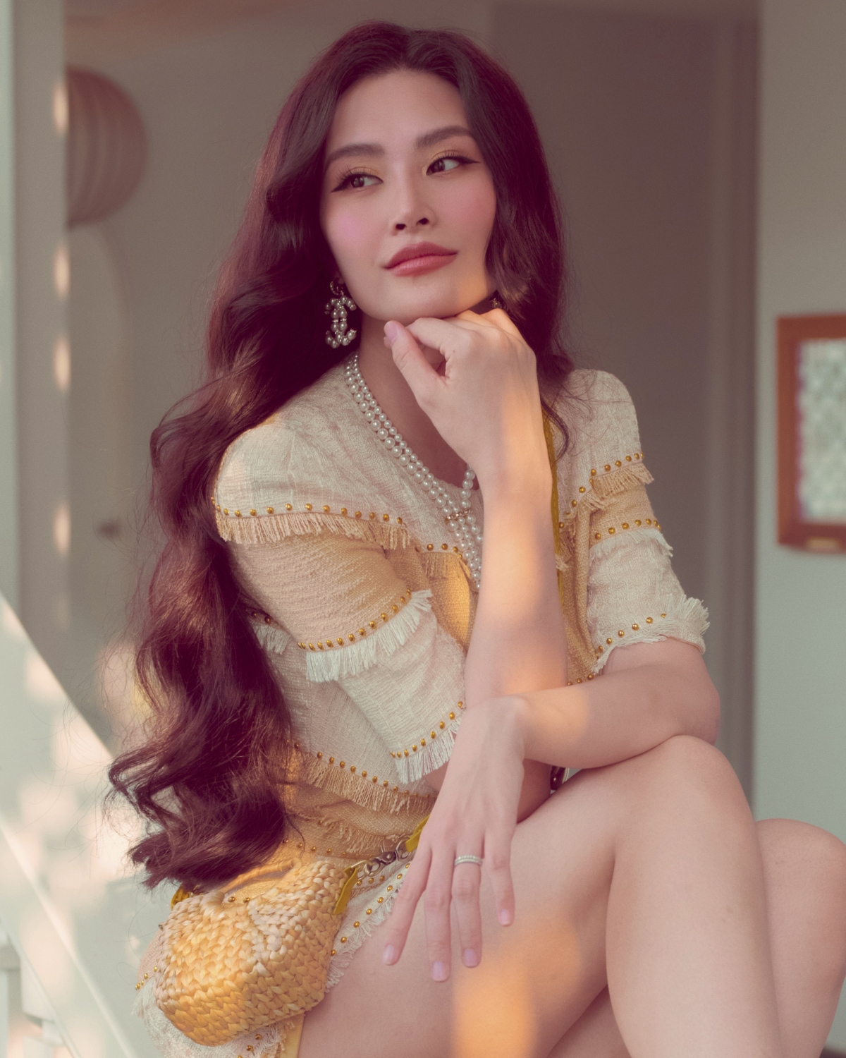 Tin Hoa hậu Hoàn vũ 3/4: Ariadna mặc thử váy vàng của H'Hen Niê - 2sao