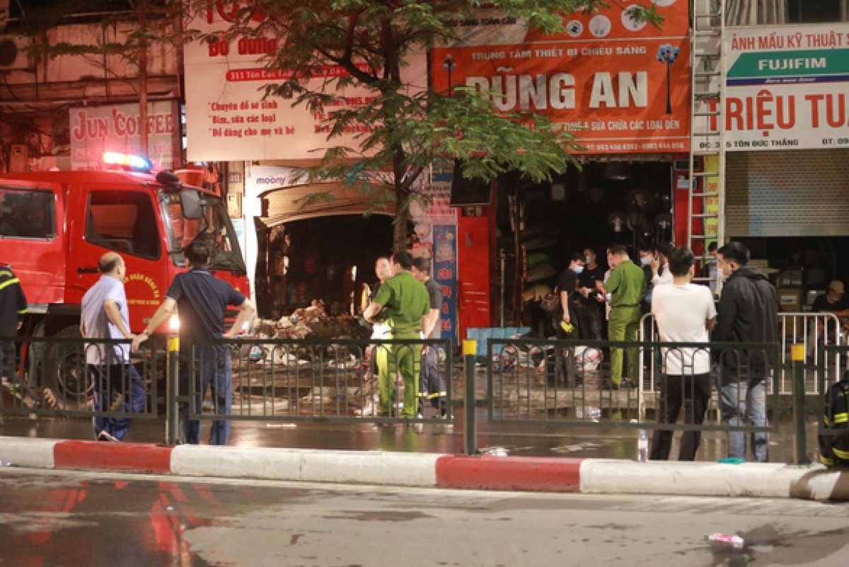baby shop fire kills four in hanoi picture 2
