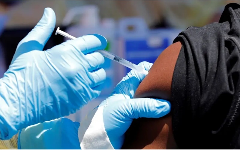 Hiện đã có hơn 30% dân số Mỹ được tiêm ít nhất 1 liều vaccine trong khi 19% đã được tiêm phòng đầy đủ. (Ảnh minh họa: Reuters)