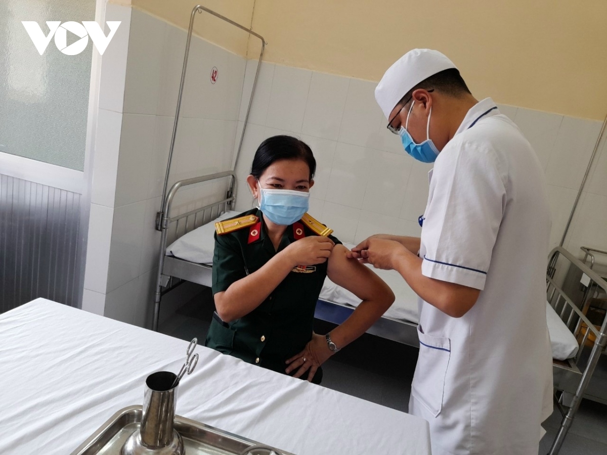 vietnam starts covid-19 vaccination campaign, second phase picture 1