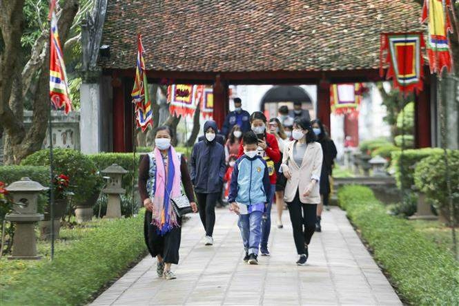 tourist resorts tighten covid-19 measures ahead of long public holiday picture 1