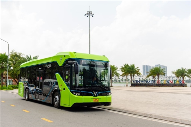 first electric bus vinbus hits the road in vietnam picture 1