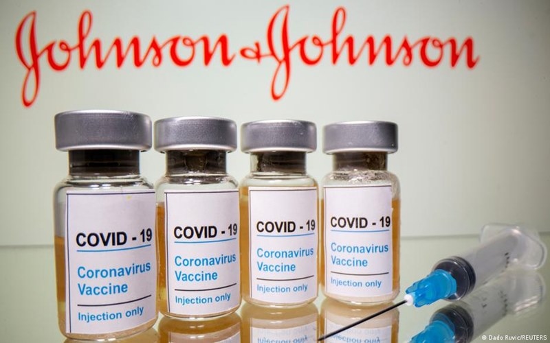 anh cap phep su dung vaccine ngua covid-19 cua johnson johnson hinh anh 1