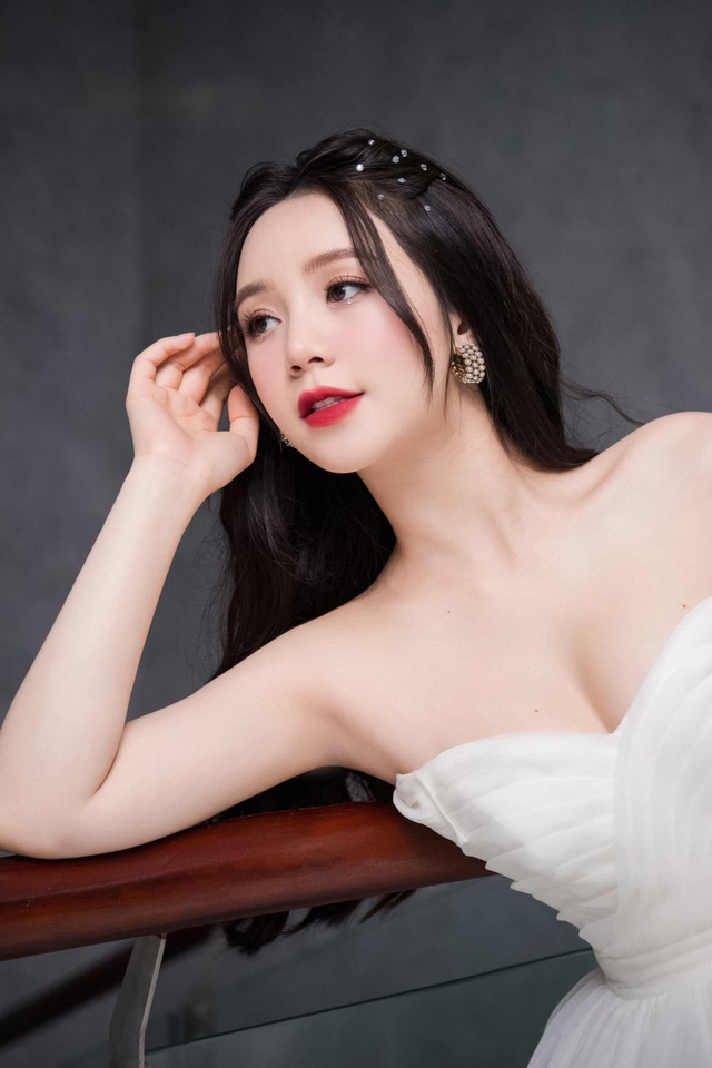Nhan sắc rực rỡ của Quỳnh Kool.