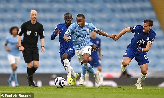 aguero đá hỏng phạt đền, man city thua ngược chelsea và lỡ cơ hội đăng quang sớm hình ảnh 8 aguero da hong phat den, man city thua nguoc chelsea va lo co hoi dang quang som hinh anh 8