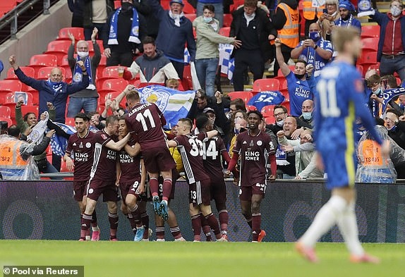 Tielemans lập siêu phẩm, VAR cứu thua phút 89, Leicester giành danh hiệu FA Cup lịch sử