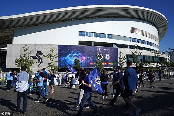 thang thuyet phuc man city, chelsea len dinh chau Au o dragao hinh anh 4