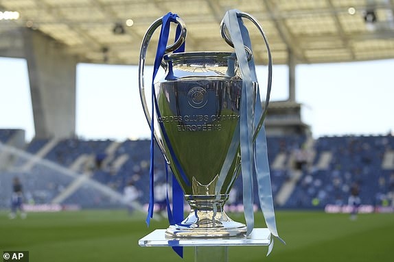 ... để chào đón trận chung kết Champions League 2020/2021 giữa Man City - Chelsea. (Ảnh: AP).