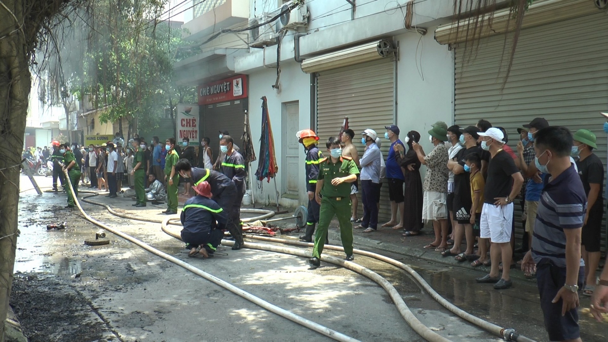 chay quan bia o ha noi, nhieu tai san bi thieu rui hinh anh 1