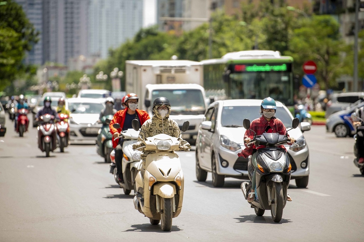 thoi tiet hom nay 7 5 ha noi ngay nang, chieu toi co mua rao va dong hinh anh 1