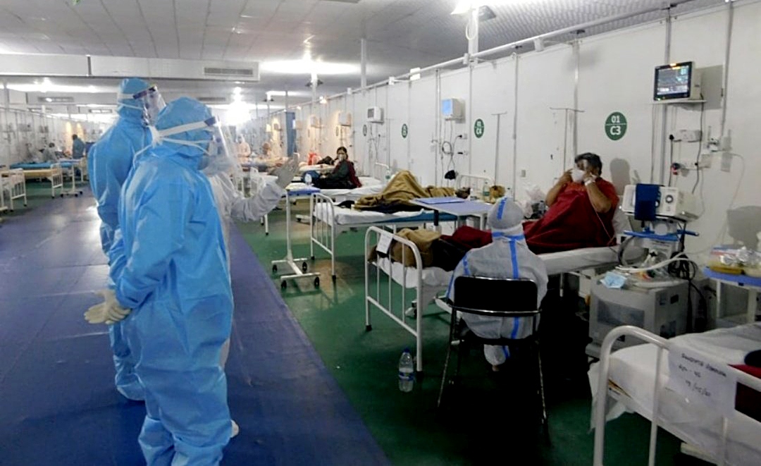 Bệnh nhân Covid-19 được chăm sóc tại một bệnh viện quân y ở thủ đô New Delhi, Ấn Độ (ANI)