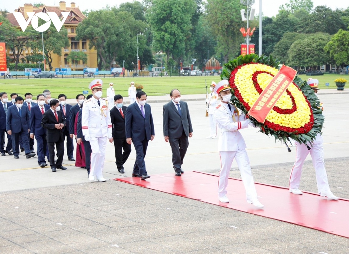 party, state leaders pay tribute to president ho chi minh on his birthday picture 1