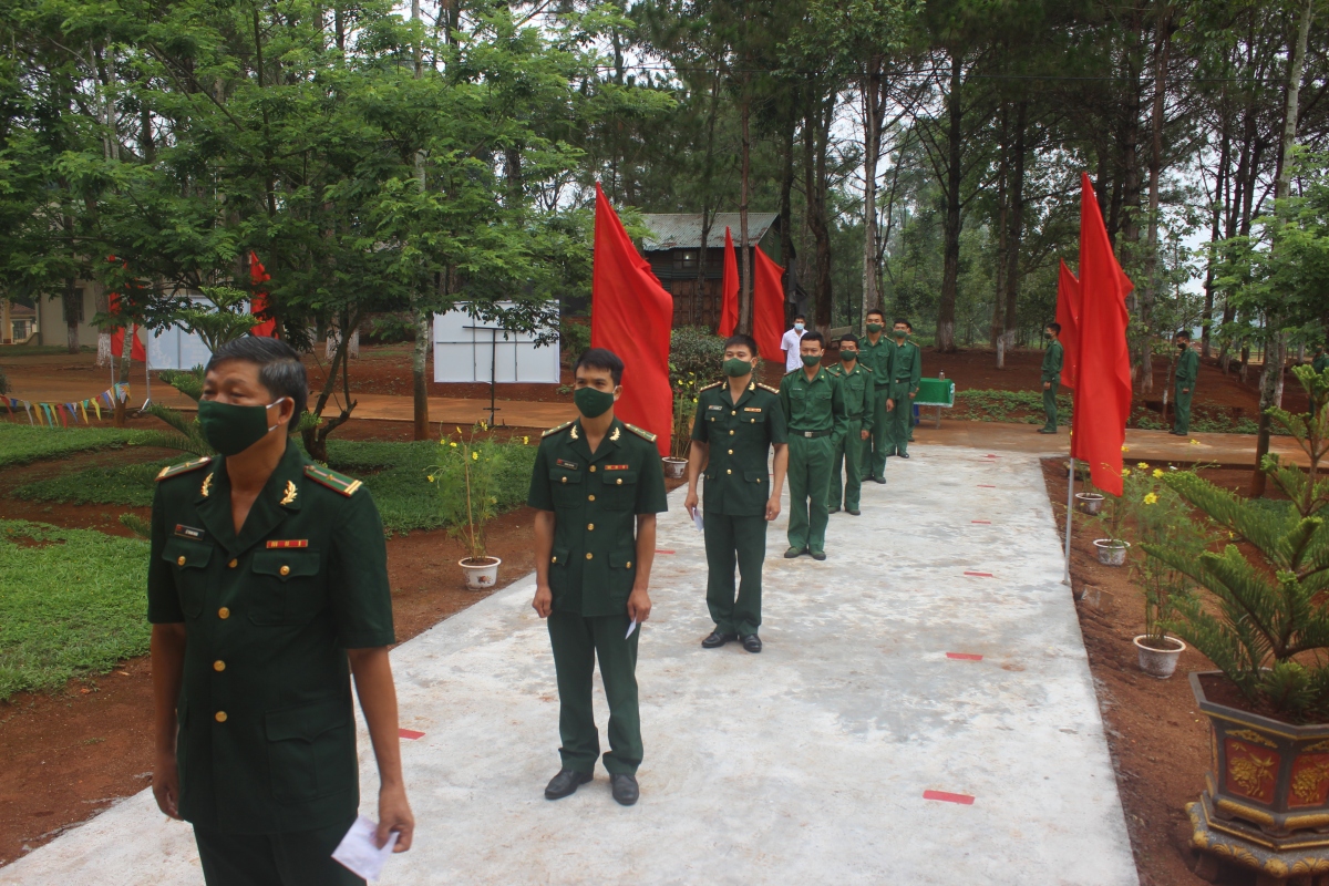 bo doi bien phong Dak nong tham gia bau cu som hinh anh 2