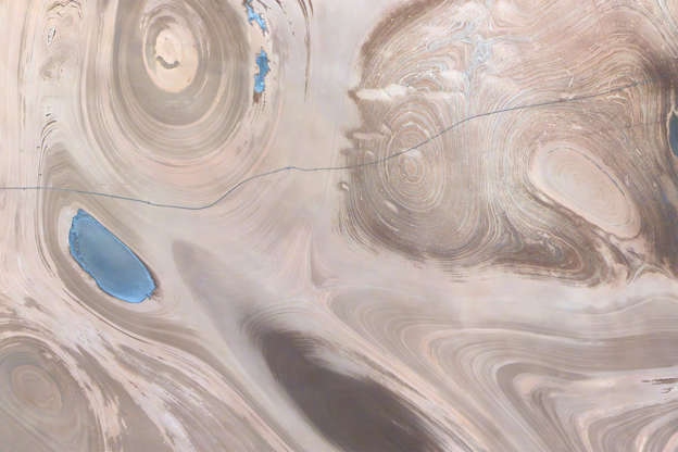 Hình ảnh Sa mạc Muối lớn ở Iran với vẻ đẹp siêu thực nhìn từ không gian.
