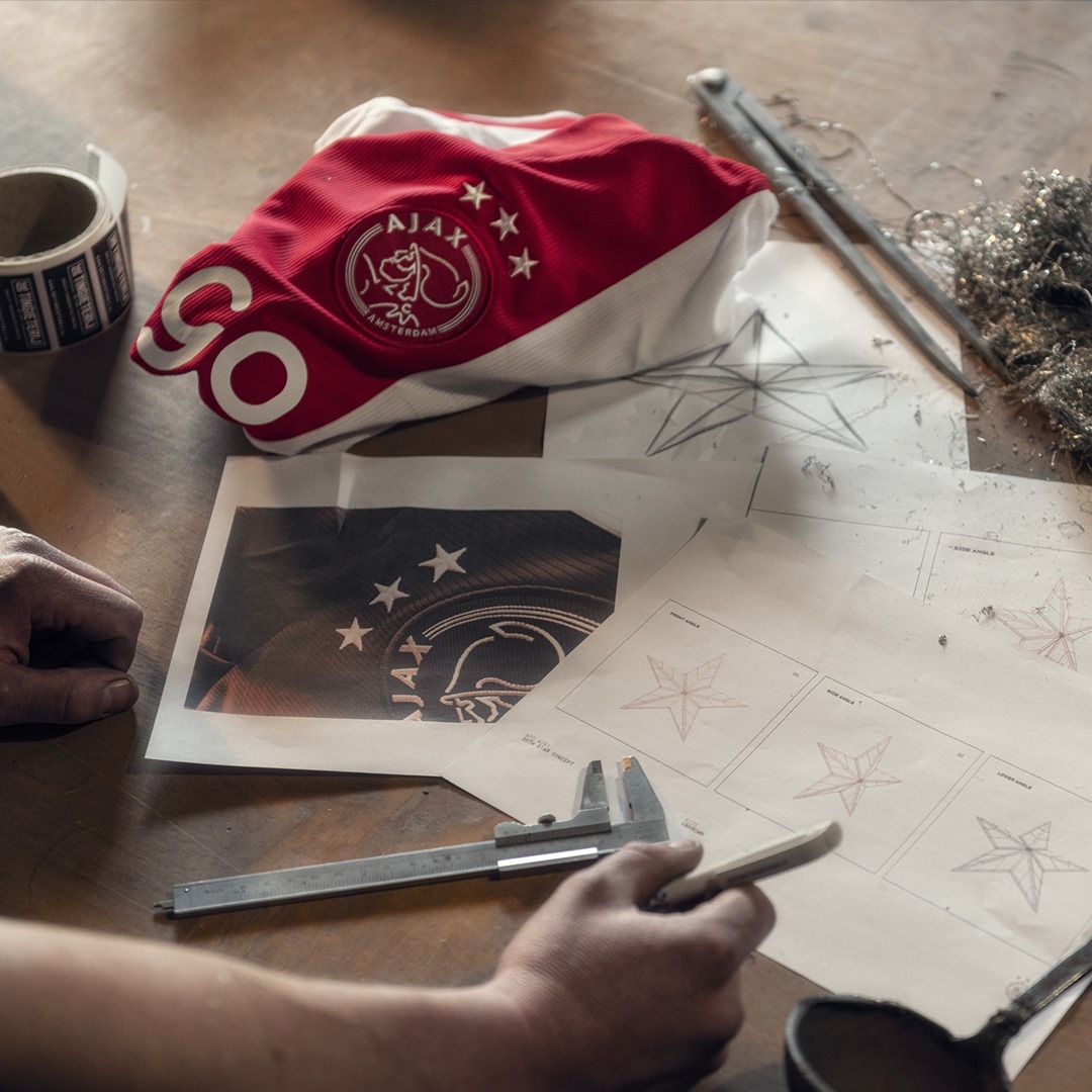 ajax nấu cúp vô địch làm quà tặng cho người hâm mộ hình ảnh 2 ajax nau cup vo dich lam qua tang cho nguoi ham mo hinh anh 2
