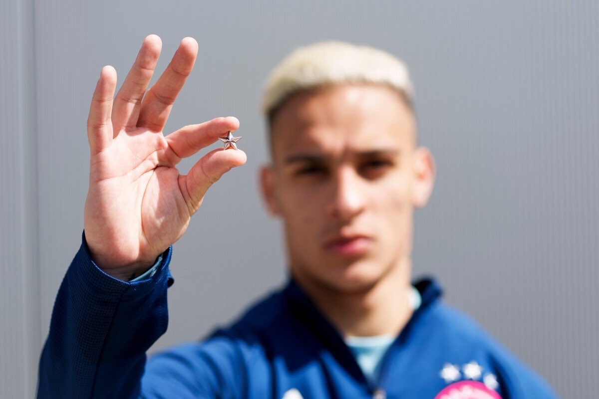 ajax nấu cúp vô địch làm quà tặng cho người hâm mộ hình ảnh 5 ajax nau cup vo dich lam qua tang cho nguoi ham mo hinh anh 5