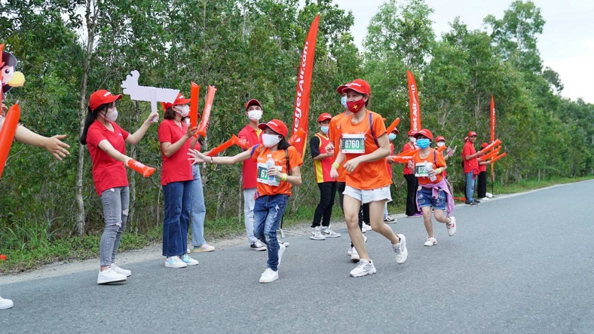 vietjet air entertain passengers on board with live art performances picture 6 vietjet air entertain passengers on board with live art performances picture 6