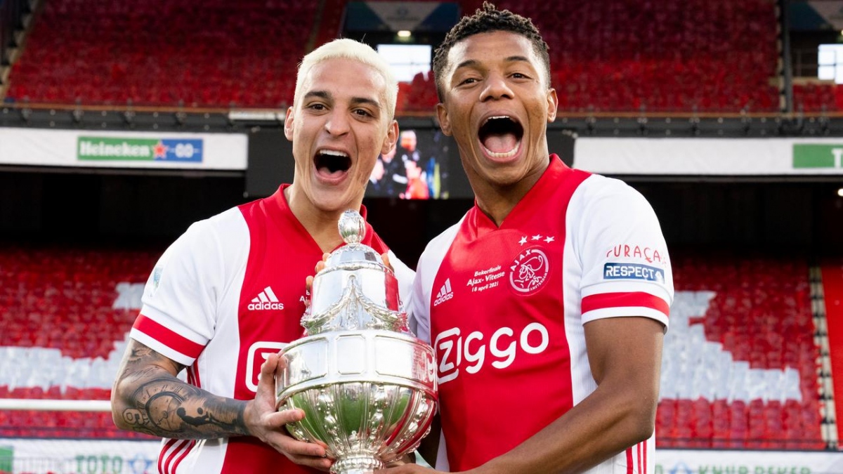 ajax nấu cúp vô địch làm quà tặng cho người hâm mộ hình ảnh 7 ajax nau cup vo dich lam qua tang cho nguoi ham mo hinh anh 7
