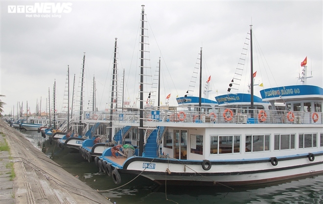 unesco-recognised ha long bay falls quiet amid latest covid-19 wave picture 8