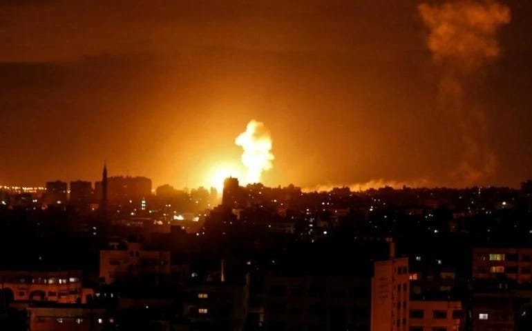 Bể trữ dầu của Israel trúng tên lửa từ Gaza, phát nổ và bốc cháy dữ dội